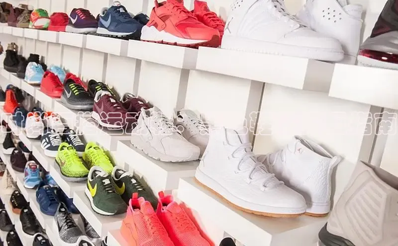 米兰app官网下载最新版光魔科技时尚百搭运动鞋：黑色鞋履搭配指南